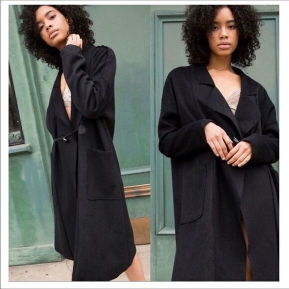 𝅺BLACK Oversized Coat with Toggle Closure - Picture 6 of 8